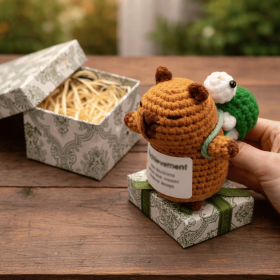 Handmade woven capybara gift box set, perfect for desk decoration, backpack charm, and suitable as a gift for elderly people, friends
